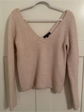 Banana Republic Cream V-Neck Ribbed Sweater